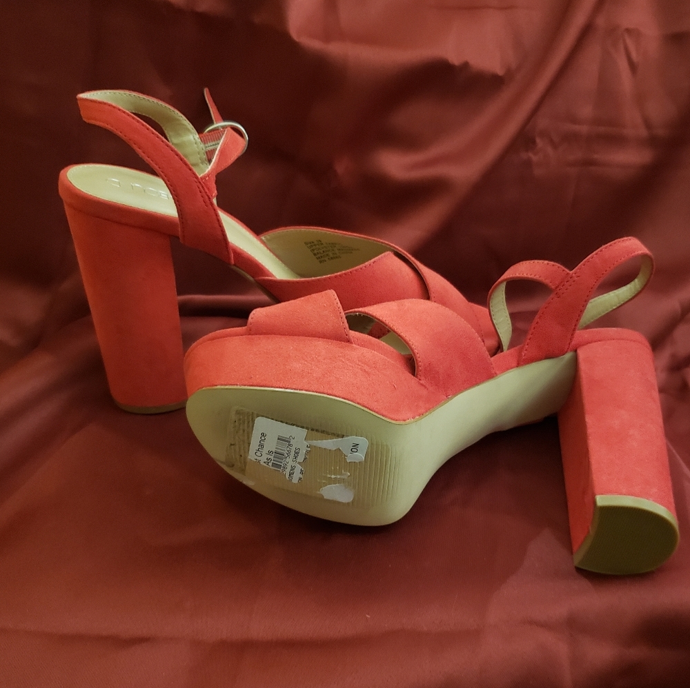 Red platforms - Picture 3 of 3